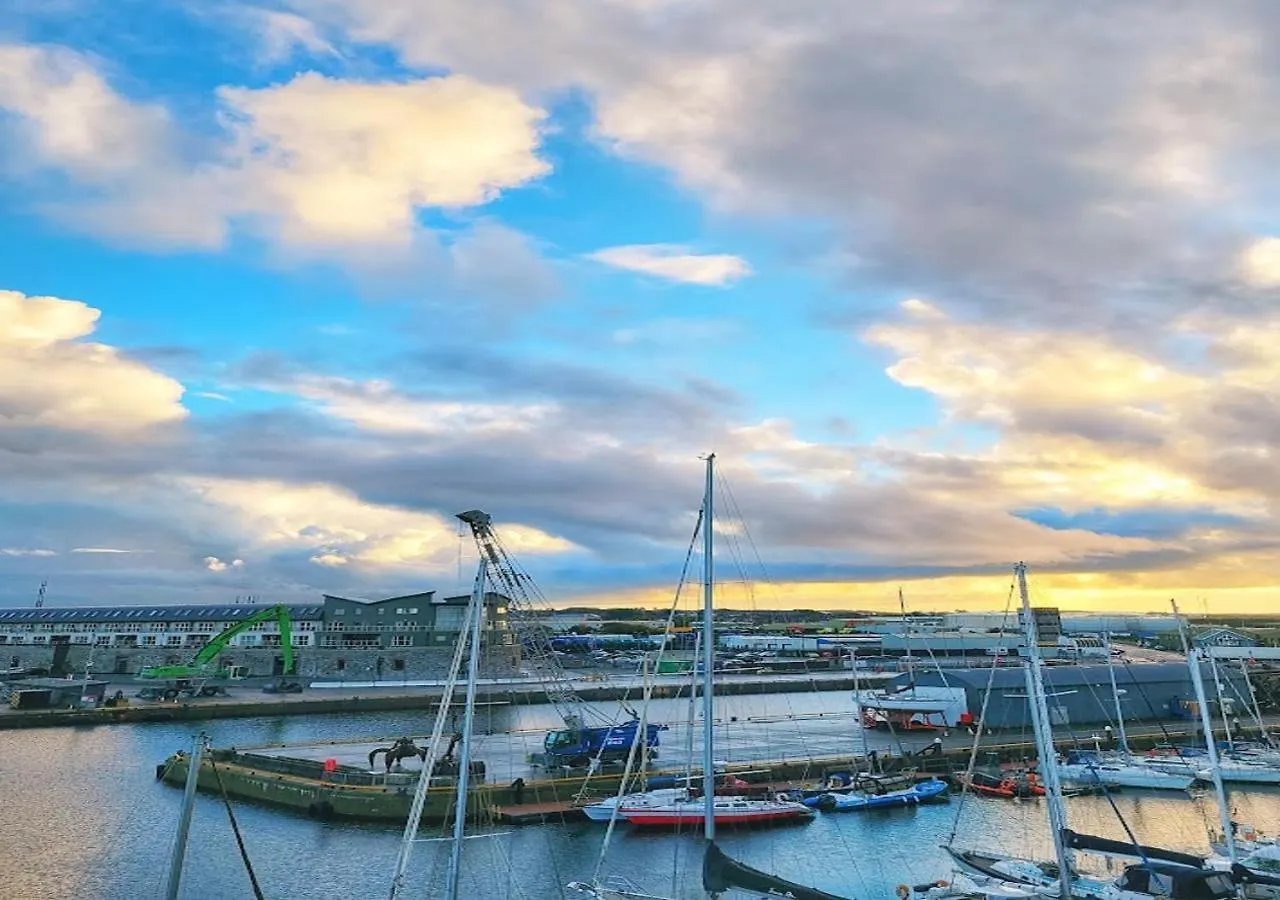 Homestay Central Stay With Free Parking Private Room In Shared Flat Galway